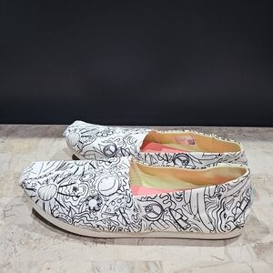 Toms Stylish Women's Slip-On Shoes - Black and White Size 9.5